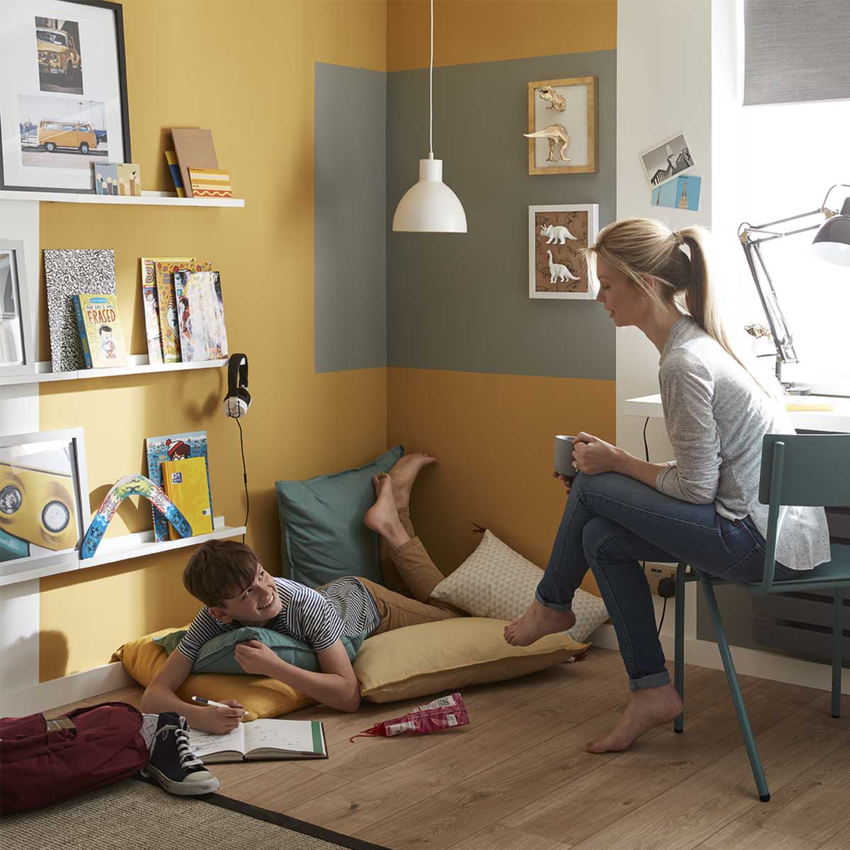 Rénovation d'une chambre d'enfant avec revêtement sol et peinture intérieure GoodHome 