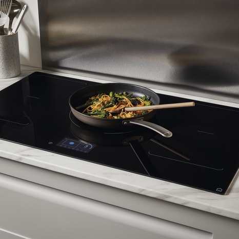 Plaque de cuisson à induction avec hotte intégrée - Zone flexible - Lattes  (34) –