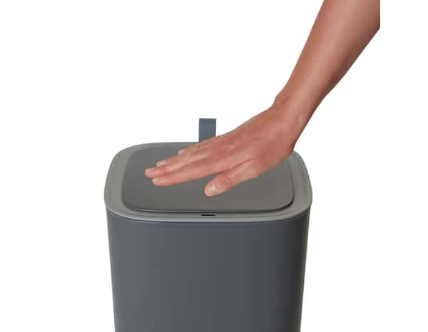 Poubelle "Casetta" à détecteur infrarouge en plastique gris 30l - H. 59cm x l. 27cm - Brico Dépôt