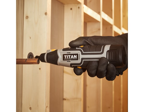 Outil rotatif multifonction sans fil 12V + 15 accessoires - Titan - Brico Dépôt